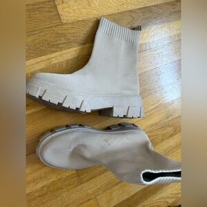 EUC Shoes Woman Boots Knitted Sock Boots Women's‎ Short Tube Heels tan beige 8.5